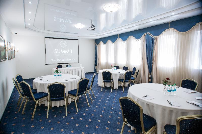 Summit Villa Chisinau Exterior photo