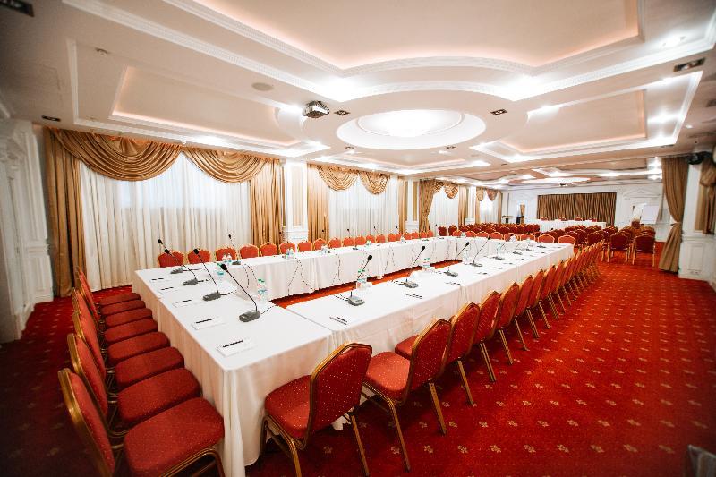 Summit Villa Chisinau Exterior photo