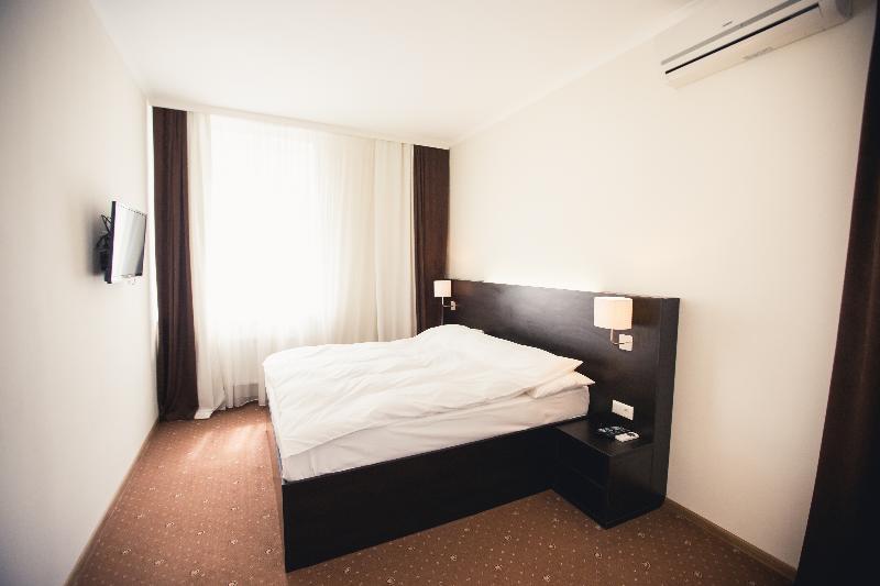 Summit Villa Chisinau Exterior photo
